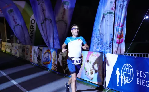 Ostatnie piątkowe zmagania na Festiwalu Biegowym. Ruszył Bieg Nocny na 7 km - 53